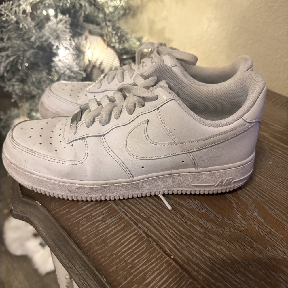 White women’s Nike AF1’s